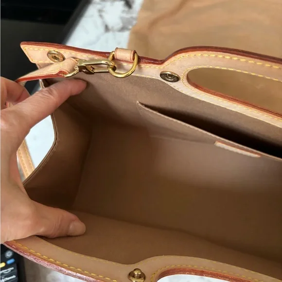 Louis Vuitton Vernis Roxbury Drive Clutch - Picture 7 of 10